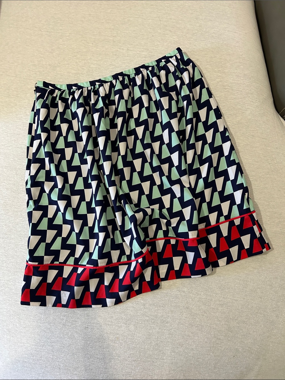 Tommy Hilfiger Geometric Print Mini Skirt in Navy, Mint & Red size 2 - Picture 5 of 7